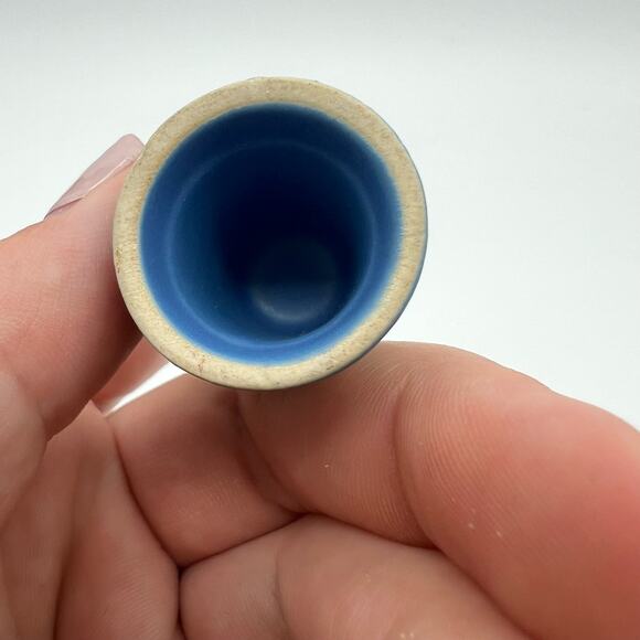Vintage Amish Country Blue and White Collectible Thimble - Picture 4 of 4